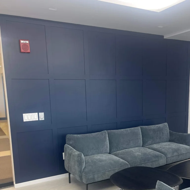 Molding installation